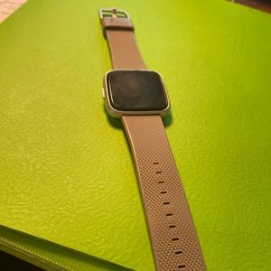 Fitbit in great used condition. Only watch I do not have the charger